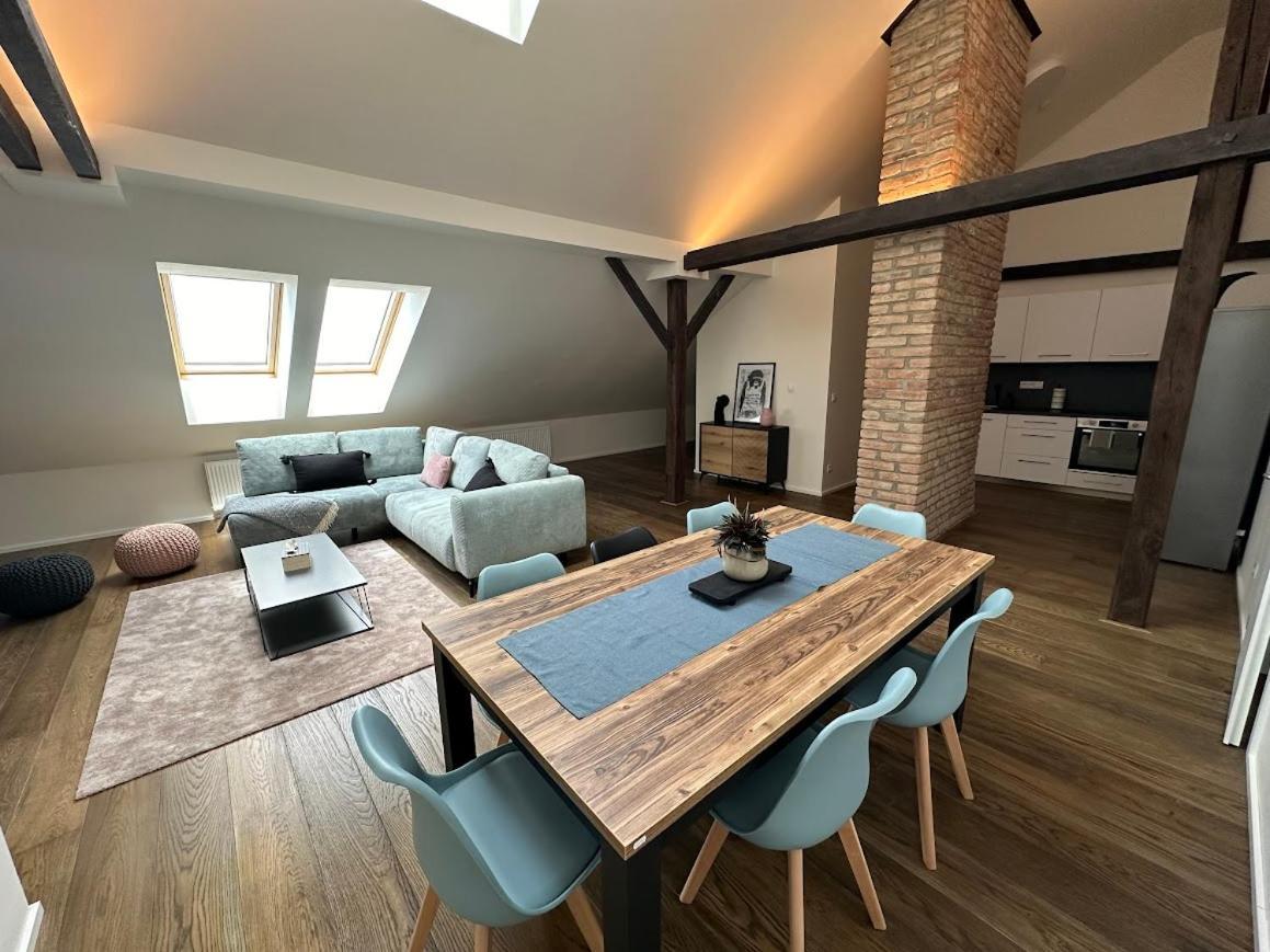 Loft Apartments Praga Esterno foto