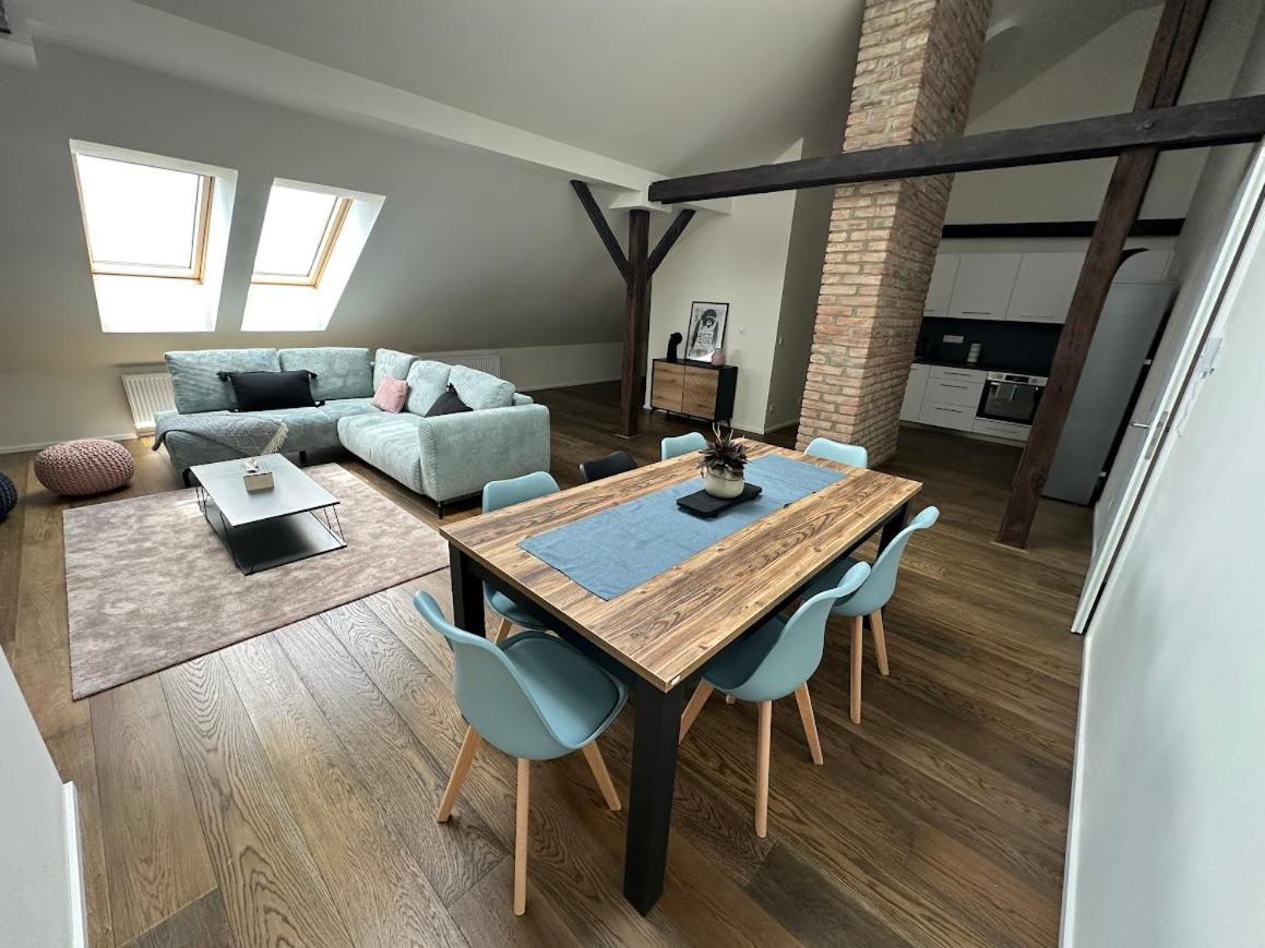 Loft Apartments Praga Esterno foto