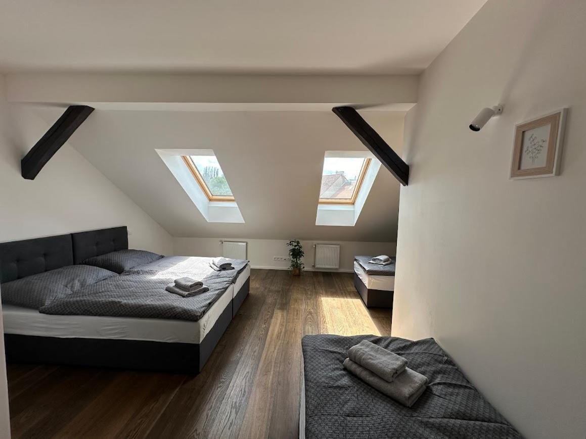 Loft Apartments Praga Esterno foto