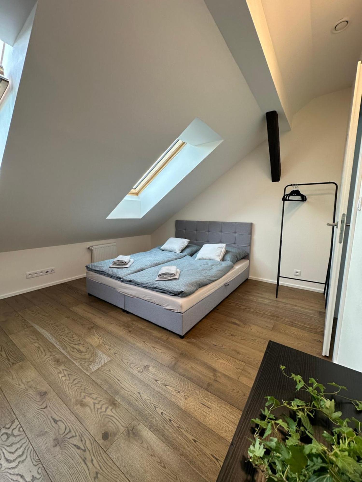 Loft Apartments Praga Esterno foto