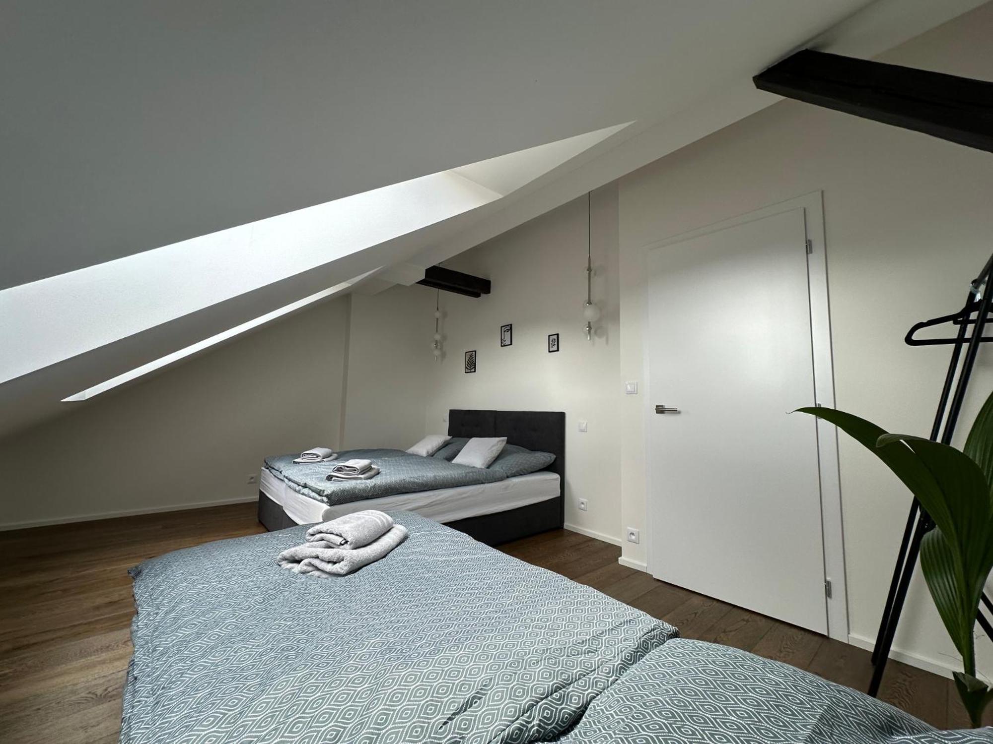 Loft Apartments Praga Esterno foto